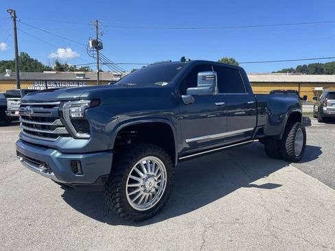 Used 2025 Chevrolet Silverado 3500 High Country w/ Technology Package AWD/4WD image 9