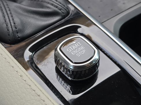 Used 2021 Volvo XC90 T6 Momentum w/ Protection Package Premier image 30