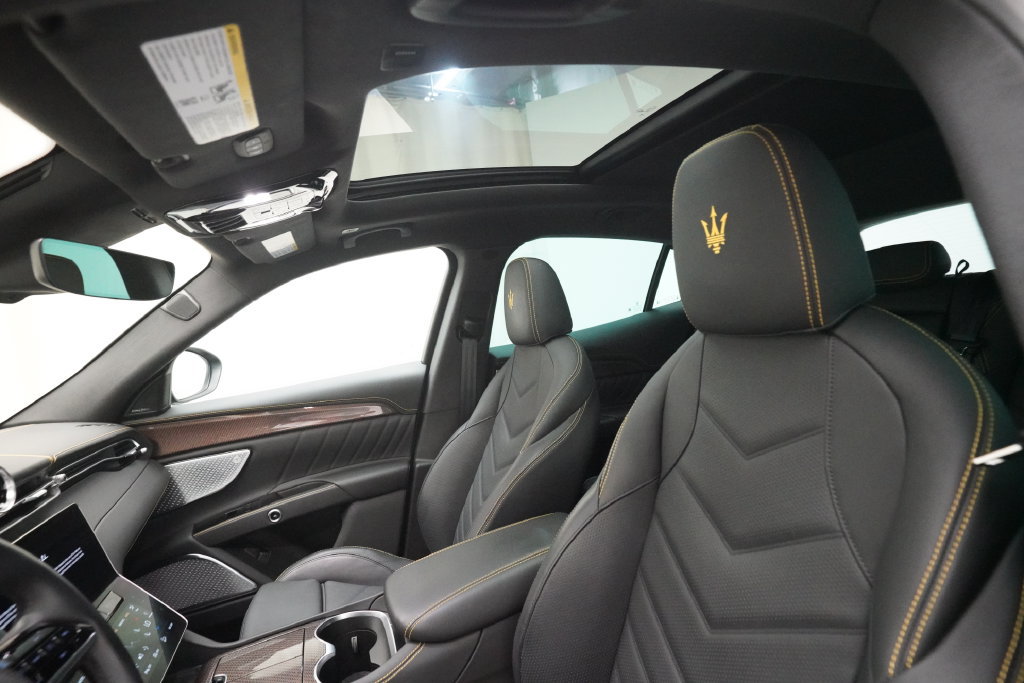 Used 2023 Maserati Grecale Modena AWD/4WD image 32