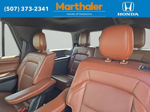 Used 2025 Lincoln Navigator Reserve AWD/4WD image 13
