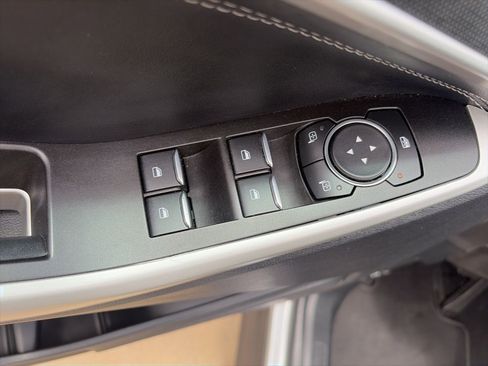Used 2021 Ford Explorer XLT RWD image 13