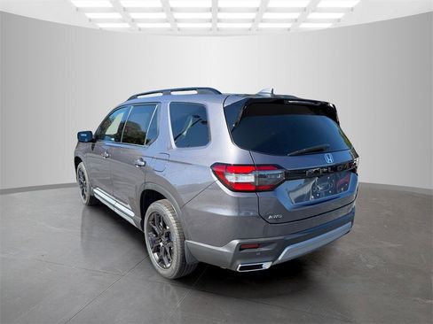 New 2025 Honda Pilot Touring image 4