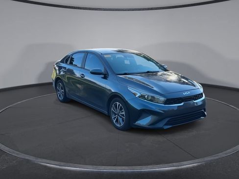 Used 2022 Kia Forte LXS FWD image 2