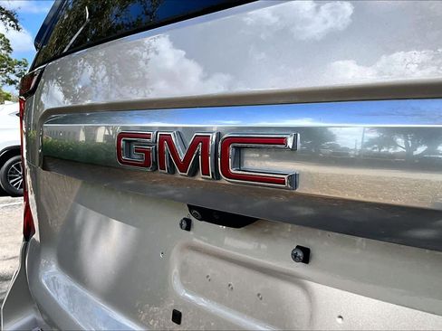 Used 2024 GMC Yukon Denali w/ Advanced Technology Package AWD/4WD image 31