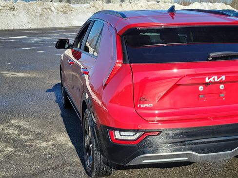 Used 2024 Kia Niro Wave w/ Wave Preserve Package image 11