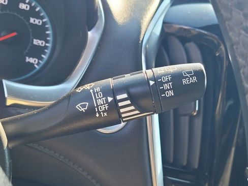 Used 2023 Chevrolet Traverse LT FWD image 18