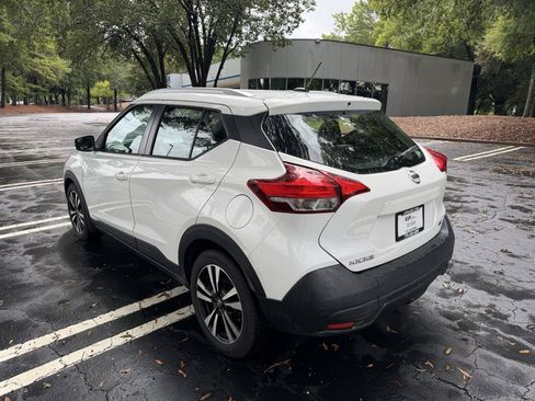 Used 2019 Nissan Kicks SV FWD image 7