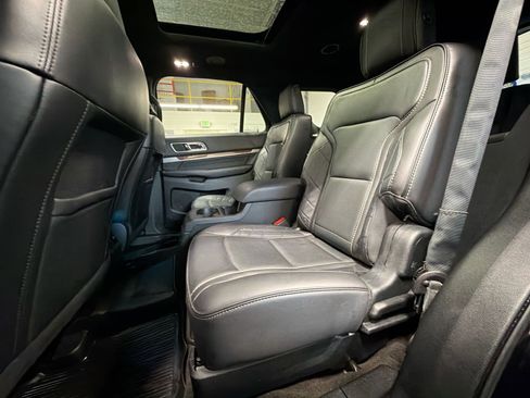 Used 2018 Ford Explorer Platinum AWD/4WD image 24