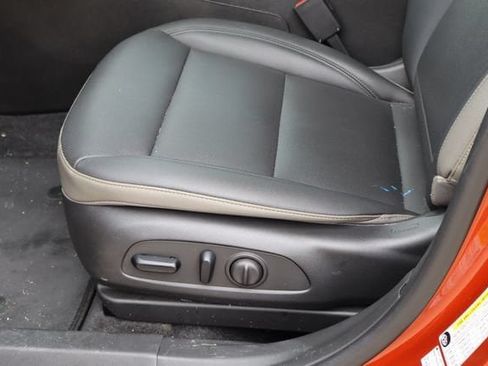 Used 2024 Chevrolet Trax ACTIV w/ Sunroof Package FWD image 15