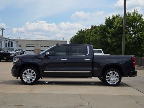Used 2024 Chevrolet Silverado 1500 High Country w/ High Country Premium Package AWD/4WD image 3