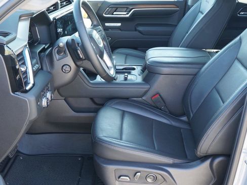 Used 2024 GMC Sierra 1500 Denali w/ Technology Package AWD/4WD image 10