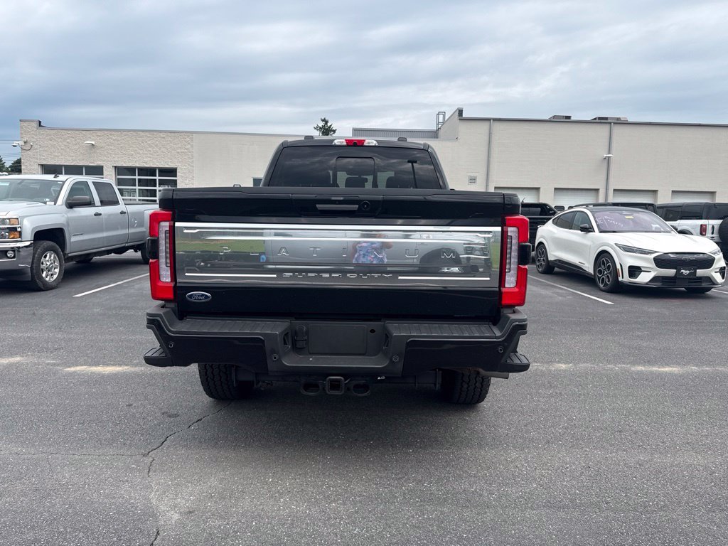 Used 2023 Ford F350 Platinum AWD/4WD image 3