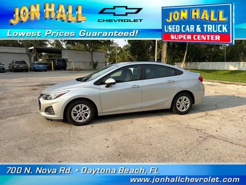 Used 2019 Chevrolet Cruze LS FWD image 3