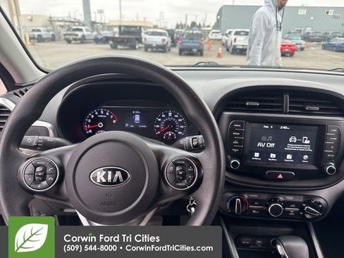 Used 2020 Kia Soul LX image 3