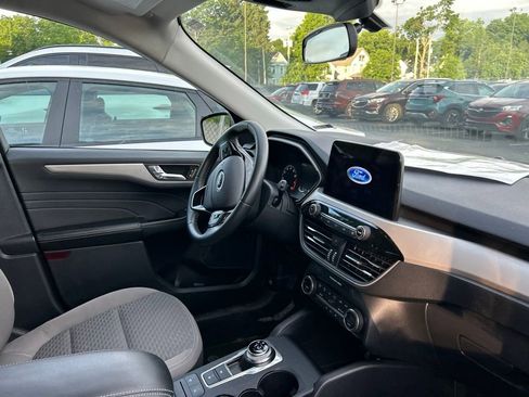Used 2021 Ford Escape SE w/ SE Sport Appearance Package AWD/4WD image 9