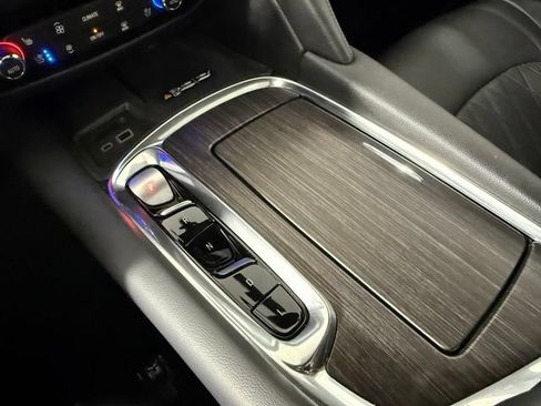 Used 2022 Buick Enclave Avenir FWD image 25