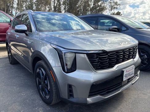 Certified 2025 Kia Sorento EX w/ EX Panoramic Sunroof Package image 2