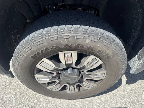 Used 2025 GMC Sierra 2500 Denali w/ Denali Reserve Package AWD/4WD image 8