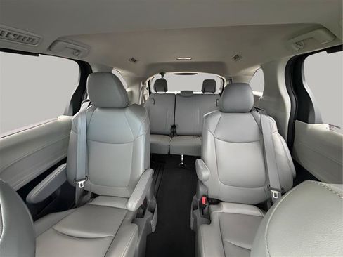 Used 2021 Toyota Sienna XLE AWD/4WD image 55
