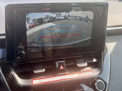 Used 2025 Toyota Corolla LE FWD image 11