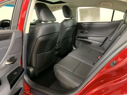 Used 2025 Lexus ES 300h F Sport w/ Accessory Package (Z2) image 33