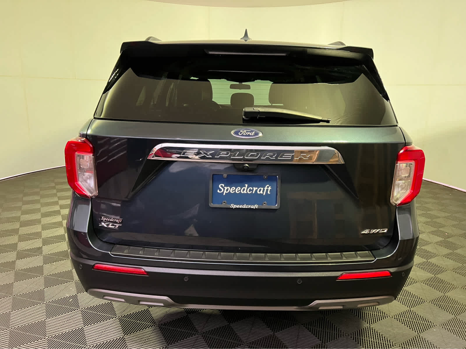 Used 2022 Ford Explorer XLT w/ Equipment Group 202A AWD/4WD image 6