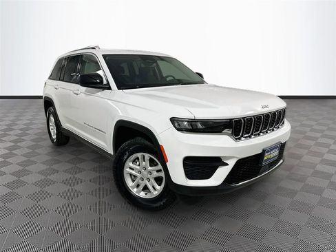 Used 2023 Jeep Grand Cherokee Laredo AWD/4WD image 1
