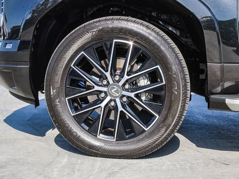 Used 2025 Lexus GX 550 w/ Cold Area Package AWD/4WD image 11