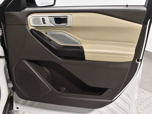 Used 2020 Ford Explorer Platinum w/ Premium Technology Package image 33