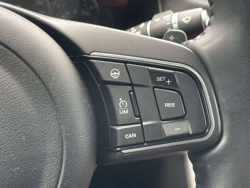 Used 2018 Jaguar XF Premium AWD/4WD image 26