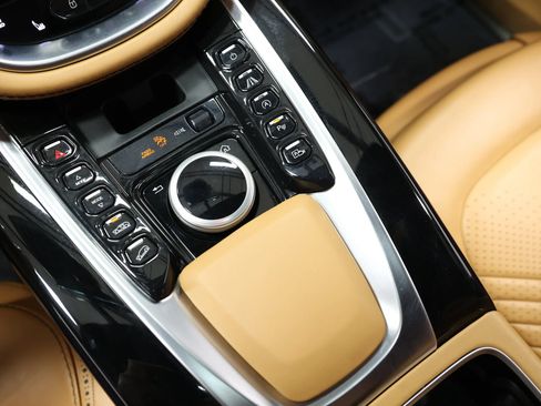 Used 2021 Aston Martin DBX AWD/4WD image 43