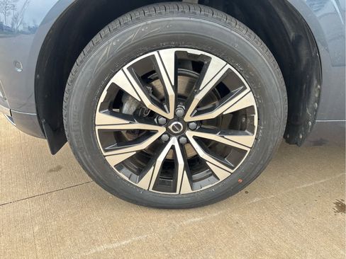 Used 2023 Volvo XC60 B5 Plus AWD/4WD image 29