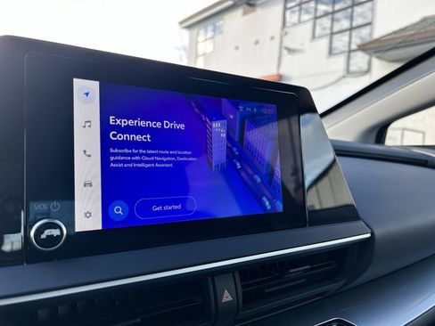 Certified 2025 Toyota Prius LE image 21