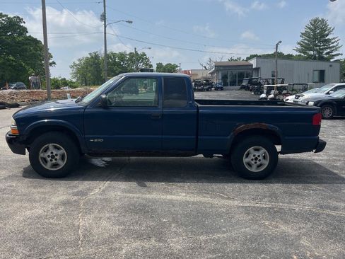 Used 1999 Chevrolet S10 Pickup LS w/ Preferred Equipment Group AWD/4WD image 10