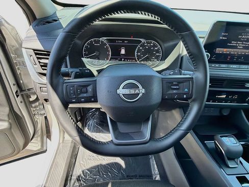 Used 2025 Nissan Rogue SV AWD/4WD image 11