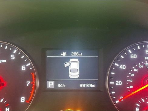 Used 2017 Kia Cadenza Premium image 13