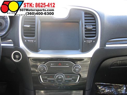 Used 2016 Chrysler 300 Limited image 17