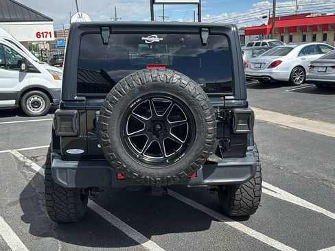 Used 2020 Jeep Wrangler Unlimited Sahara AWD/4WD image 4