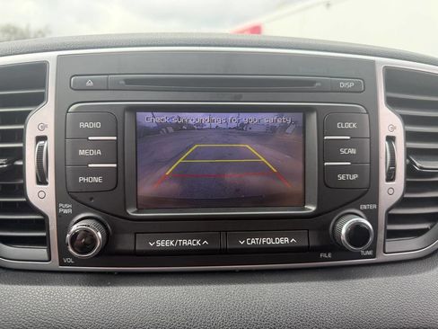 Used 2019 Kia Sportage LX image 18