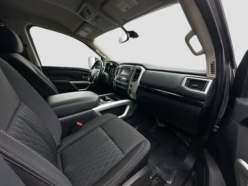 Used 2017 Nissan Titan SV image 31