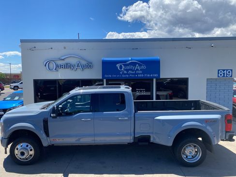 Used 2026 Ford F450 Platinum w/ FX4 Off-Road Package AWD/4WD image 1