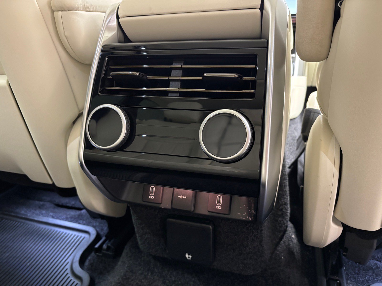 Used 2026 Land Rover Range Rover SE AWD/4WD image 34