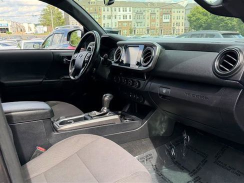 Used 2018 Toyota Tacoma TRD Sport AWD/4WD image 6