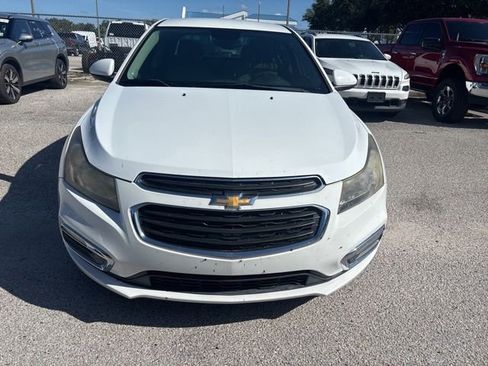 Used 2016 Chevrolet Cruze LT FWD image 2