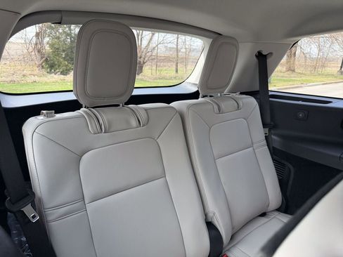 New 2026 Lincoln Aviator AWD image 23