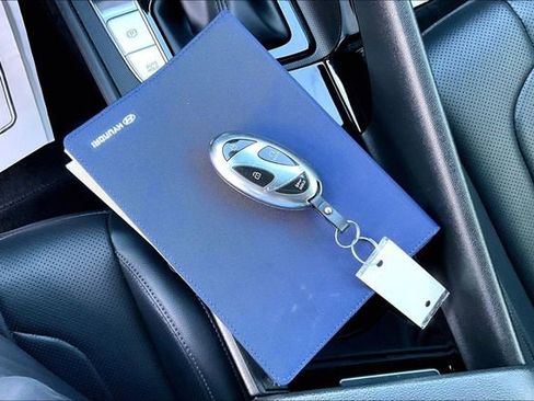 Used 2024 Hyundai Elantra Limited image 35