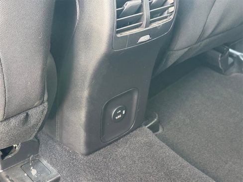 Used 2022 Ford Escape SE image 10