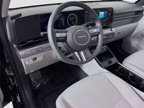 Used 2025 Hyundai Kona SEL image 18