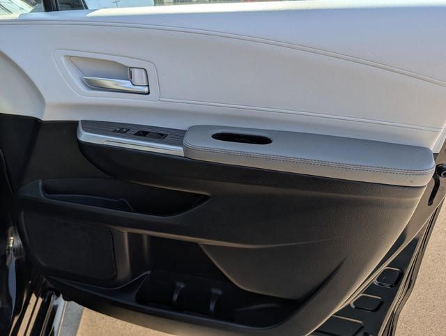 Used 2025 Toyota Sienna XLE FWD image 34