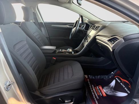 Used 2017 Ford Fusion SE w/ Fusion SE Technology Package FWD image 20